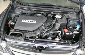 小汽車發動機艙1