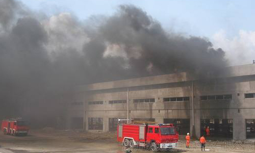 貨運(yùn)倉(cāng)庫(kù)起火