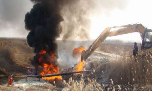 電焊火花引起輸油管道著火