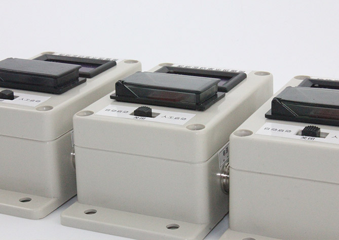 智能溫控聲光報(bào)警器